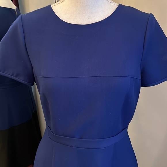 BCBGMAXAZRIA Short Sleeved Blue & Black Colorblock Dress Size 10 - Picture 2 of 10